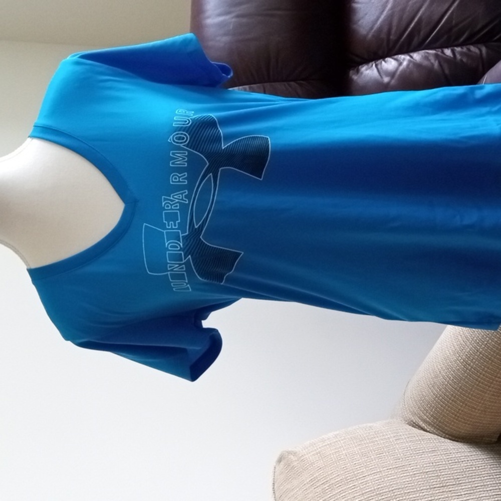 Under Armour loose medium athletic shirt, NWOT